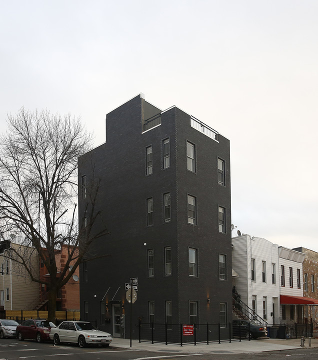 567 Evergreen Ave in Brooklyn, NY - Building Photo