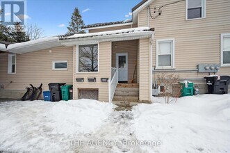 26 Bergey St in Cambridge, ON - Building Photo - Building Photo
