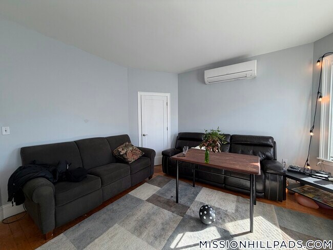 100 Calumet St in Boston, MA - Foto de edificio - Building Photo