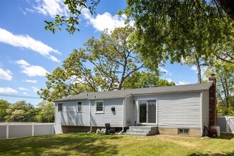 7 Arlington Rd in Ronkonkoma, NY - Building Photo - Building Photo