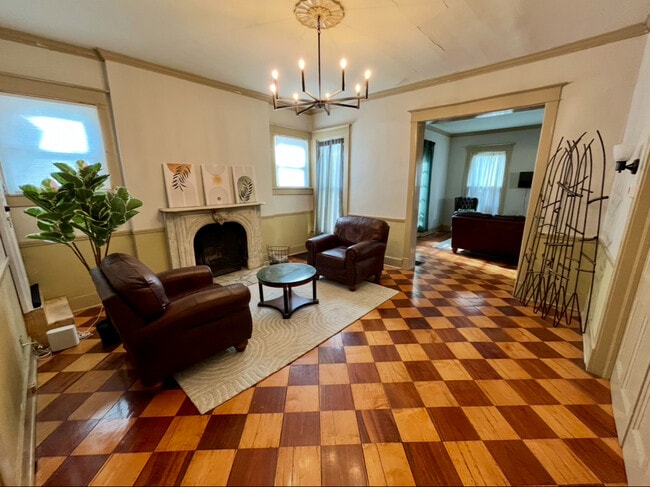 124 E 32nd St in Indianapolis, IN - Foto de edificio - Building Photo