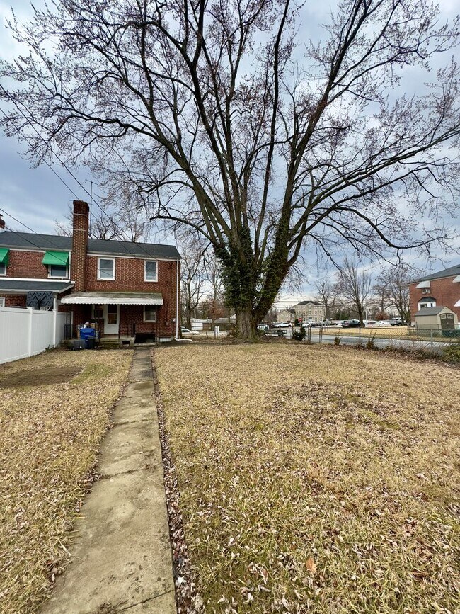 1318 Woodbourne Ave in Baltimore, MD - Foto de edificio - Building Photo