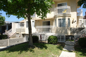 435 W Lexington Dr in Glendale, CA - Building Photo - Building Photo