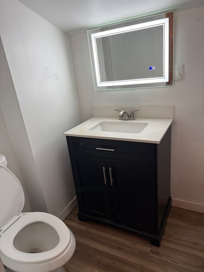 103 Walnut St, Unit 3rd floor in Waterbury, CT - Building Photo - Building Photo