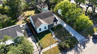 6908 Moss Rose St in Houston, TX - Building Photo