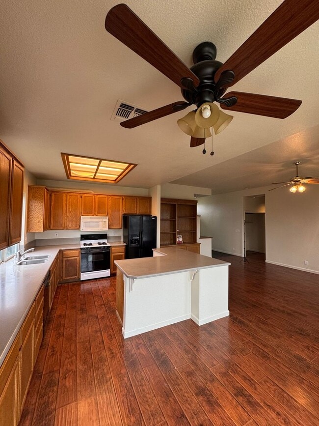 8167 Gualala Ct in Sacramento, CA - Building Photo - Building Photo