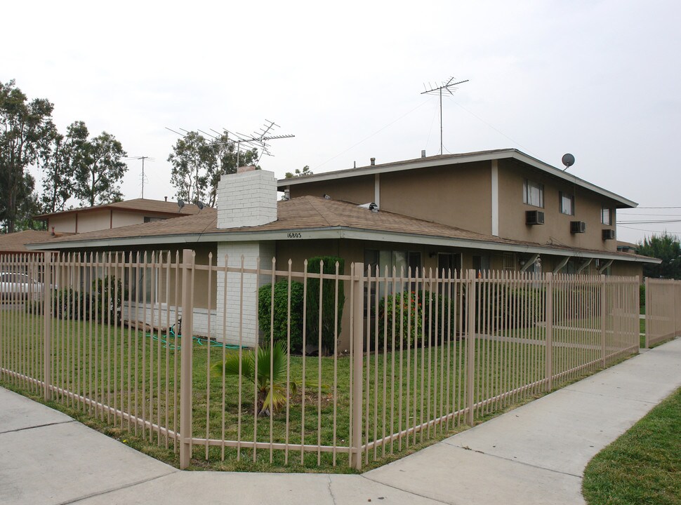 16805 Randall Ave in Fontana, CA - Building Photo