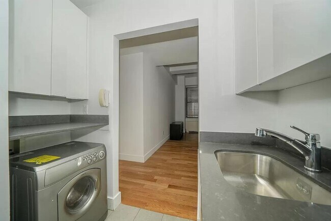 99 John St in New York, NY - Building Photo - Building Photo