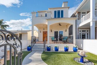 352 F Ave in Coronado, CA - Building Photo - Building Photo