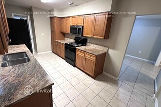 105 Ridge Ct in Brandon, FL - Foto de edificio - Building Photo