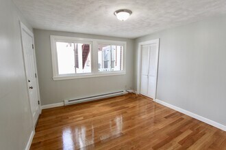 94 E Cottage St, Unit 2 in Boston, MA - Building Photo - Building Photo