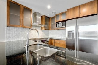 300 Bowie St in Austin, TX - Building Photo - Building Photo