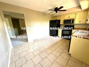 8906 Haskins St in Lenexa, KS - Building Photo - Building Photo