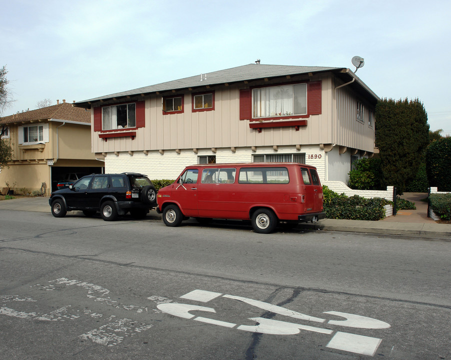 1890 Ednamary Way in Mountain View, CA - Building Photo