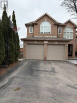 107 Princeton Gate in Vaughan, ON - Building Photo