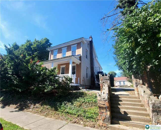 817 Seneca St in Fountain Hill, PA - Building Photo - Building Photo