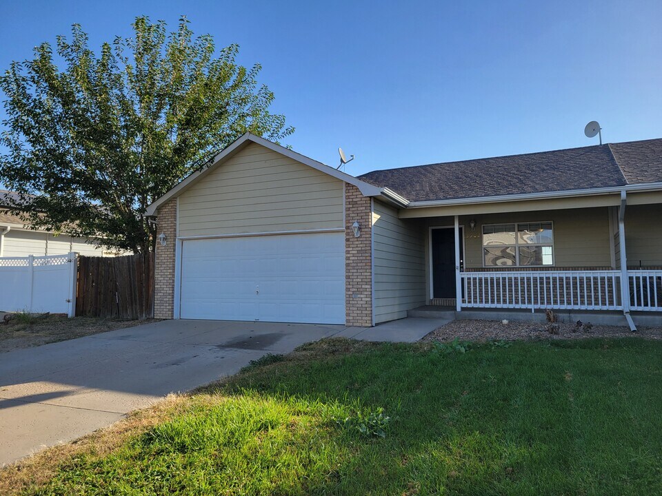 3908 24th Ave in Evans, CO - Foto de edificio
