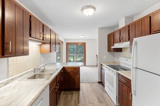 9774 Dorset Ln in Eden Prairie, MN - Building Photo - Building Photo