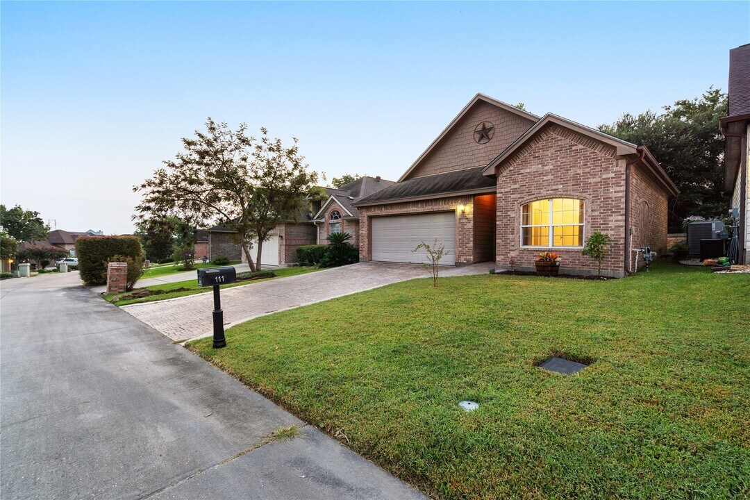 111 Harbour Town Cir in Montgomery, TX - Building Photo