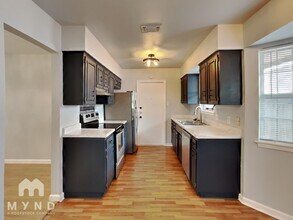 5727 Bogart Dr in San Antonio, TX - Foto de edificio - Building Photo