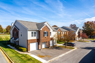 Tomahawk Creek Condominiums in Leawood, KS - Building Photo - Building Photo