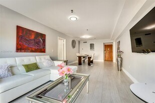 250 181 Dr in Sunny Isles Beach, FL - Building Photo