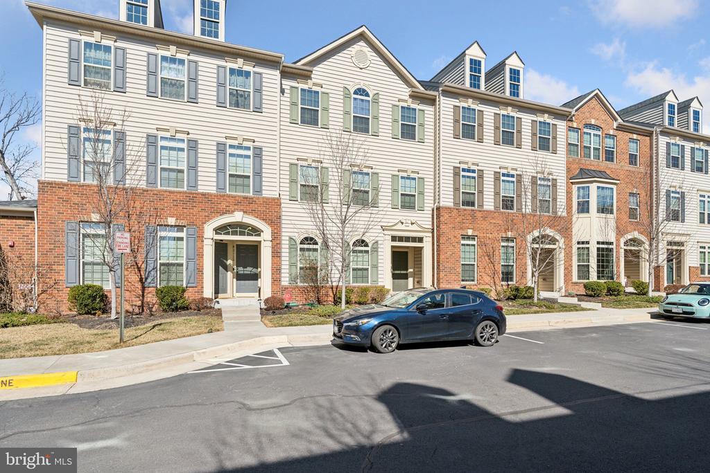 42116 Piebald Square in Aldie, VA - Building Photo