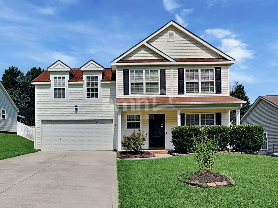 567 River View Dr in Lowell, NC - Building Photo