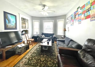 63 Frederick Ave, Unit 1 in Medford, MA - Foto de edificio - Building Photo