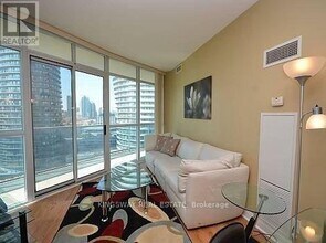 80 Absolute Ave in Mississauga, ON - Building Photo - Building Photo