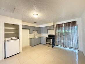 7449 Cook Rd in Houston, TX - Building Photo - Building Photo