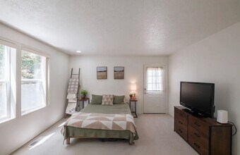 1417 Westbrook Dr NW in Salem, OR - Building Photo - Building Photo