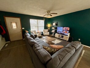 1736 S 10th Ave in Ozark, MO - Building Photo - Building Photo