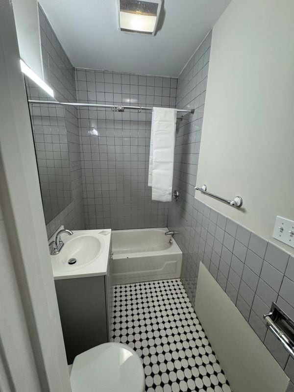 164 Crest Ave in Revere, MA - Foto de edificio - Building Photo