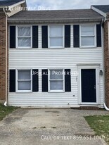 121 Heritage Dr in Nicholasville, KY - Building Photo