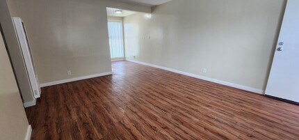 210 E 29th St in Long Beach, CA - Foto de edificio - Building Photo