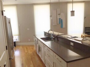 168 Hampshire St, Unit 2A in Cambridge, MA - Foto de edificio - Building Photo
