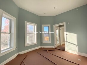 15 Harold St, Unit 1 in Somerville, MA - Foto de edificio - Building Photo