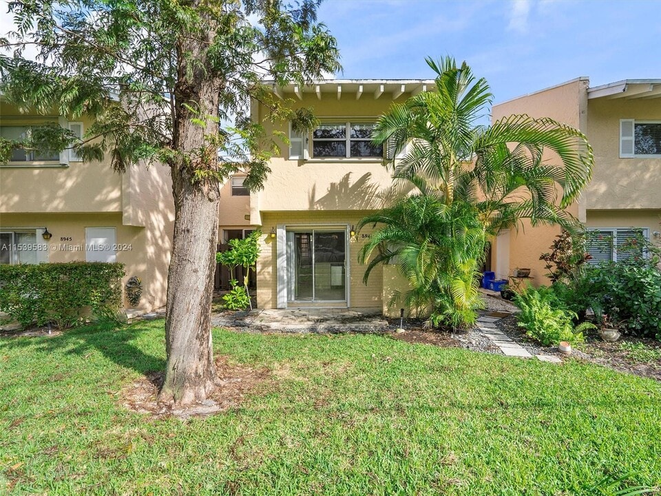 8941 NE 4th Avenue Rd in Miami Shores, FL - Building Photo
