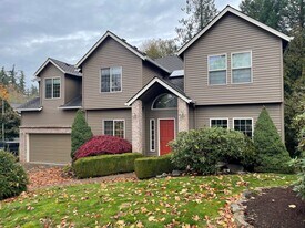 8274 SW 67th Pl in Portland, OR - Building Photo