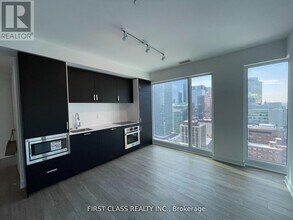 88 Queen St E in Toronto, ON - Building Photo - Building Photo