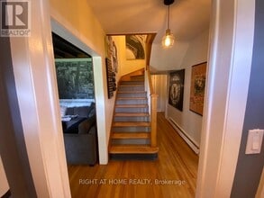 2297 Fox Crescent in Ottawa, ON - Building Photo - Building Photo
