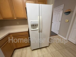 6349 Osprey Lake Cir in Riverview, FL - Foto de edificio - Building Photo