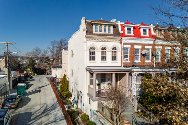 1355 Shepherd St NW in Washington, DC - Foto de edificio - Building Photo