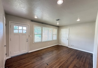 1713 Oxford Way in The Village, OK - Building Photo - Building Photo