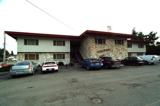 Astro Plaza Apartments in Burien, WA - Building Photo - Building Photo