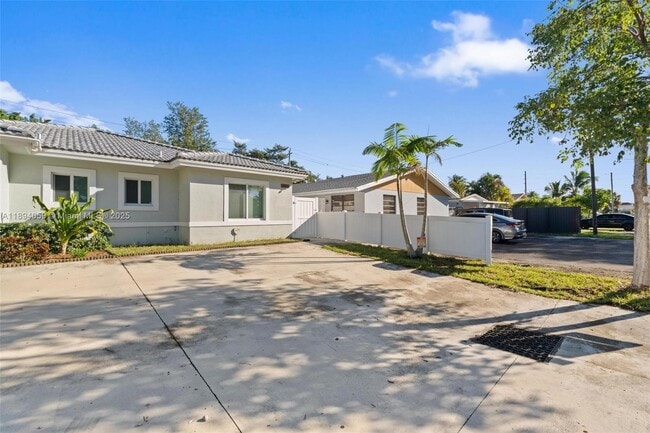 6035 SW 40th Ct in Miramar, FL - Building Photo - Building Photo