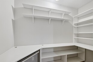 1810 Indian Shores Rd in Crosby, TX - Building Photo