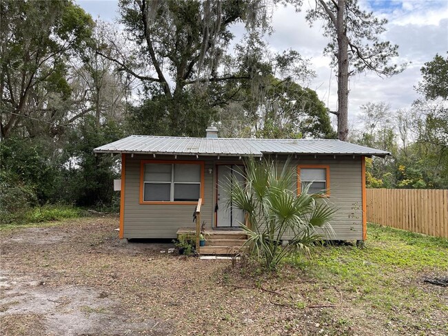 2219 SE 15th St in Gainesville, FL - Foto de edificio - Building Photo