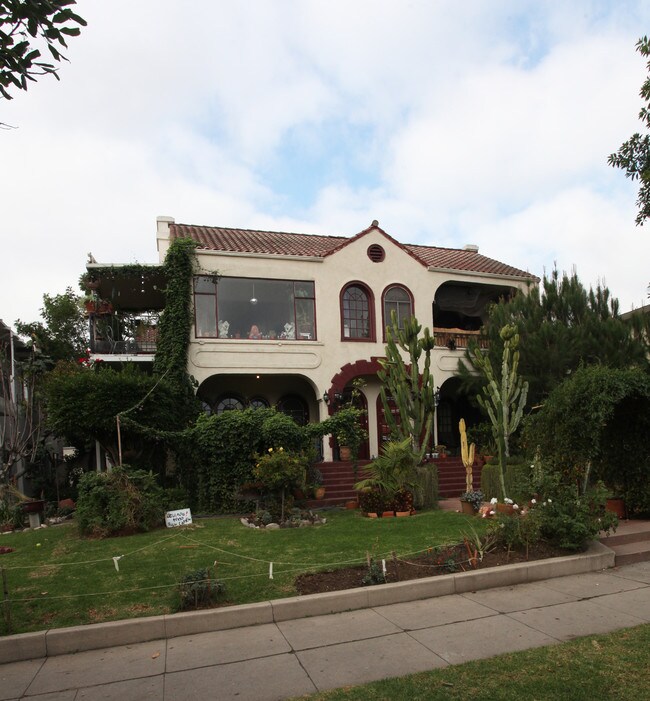 1729 Winona Blvd in Los Angeles, CA - Building Photo - Building Photo